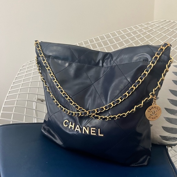 Luxury handbag - Picture 8 of 16